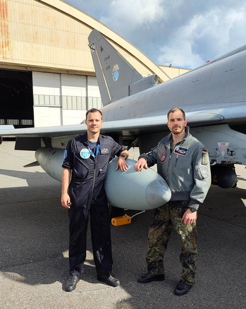 Field Service Representative René (left) and German Air Force System Engineer Sebastian