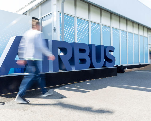 Airbus logo ambiance site entrance