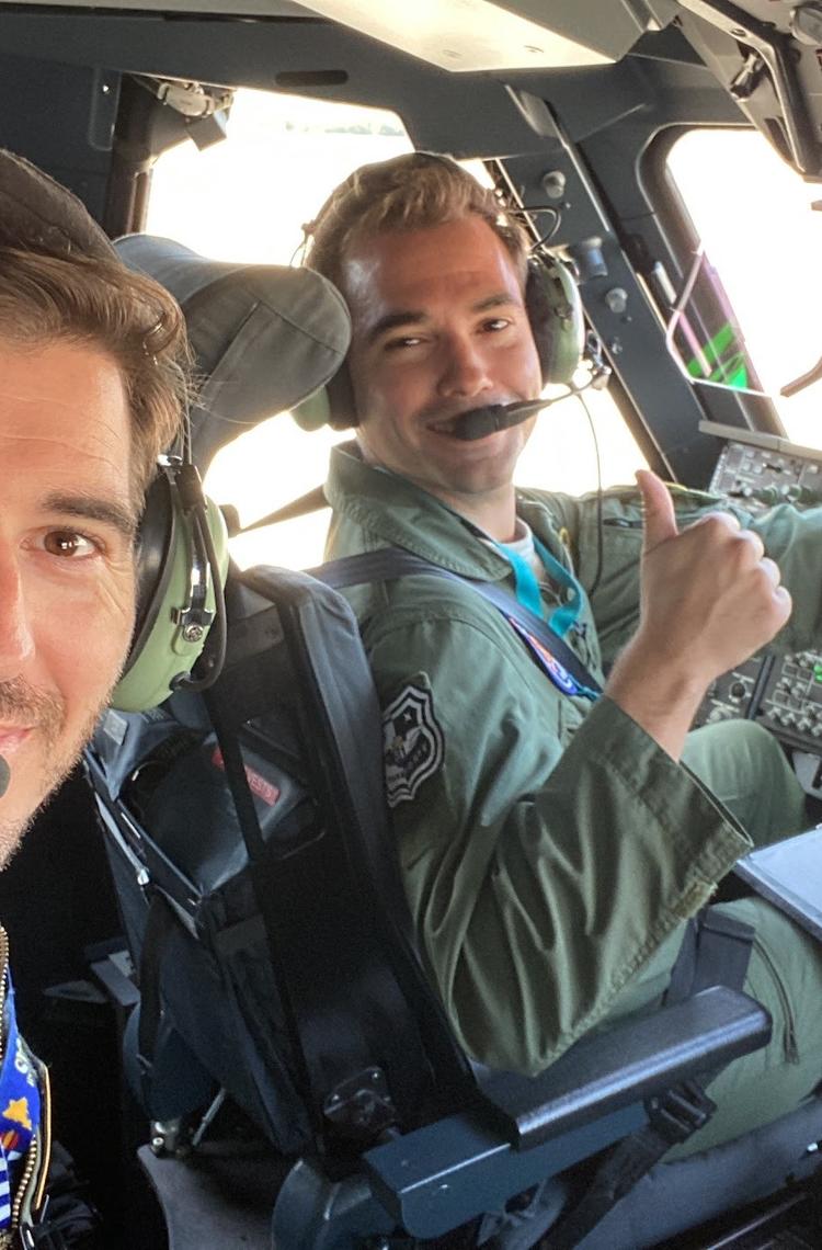 Jose Álvarez (left) and Álex Álvarez in an A400M Jose Álvarez (left) and Álex Álvarez in an A400M