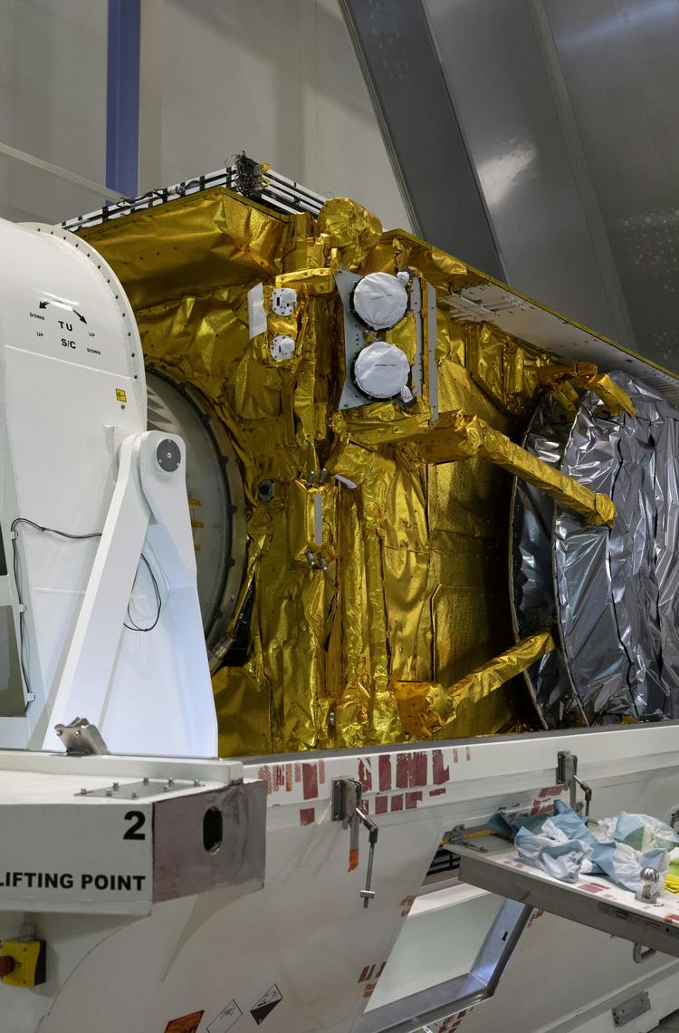 BADR-8 into transport container BADR-8 into transport container