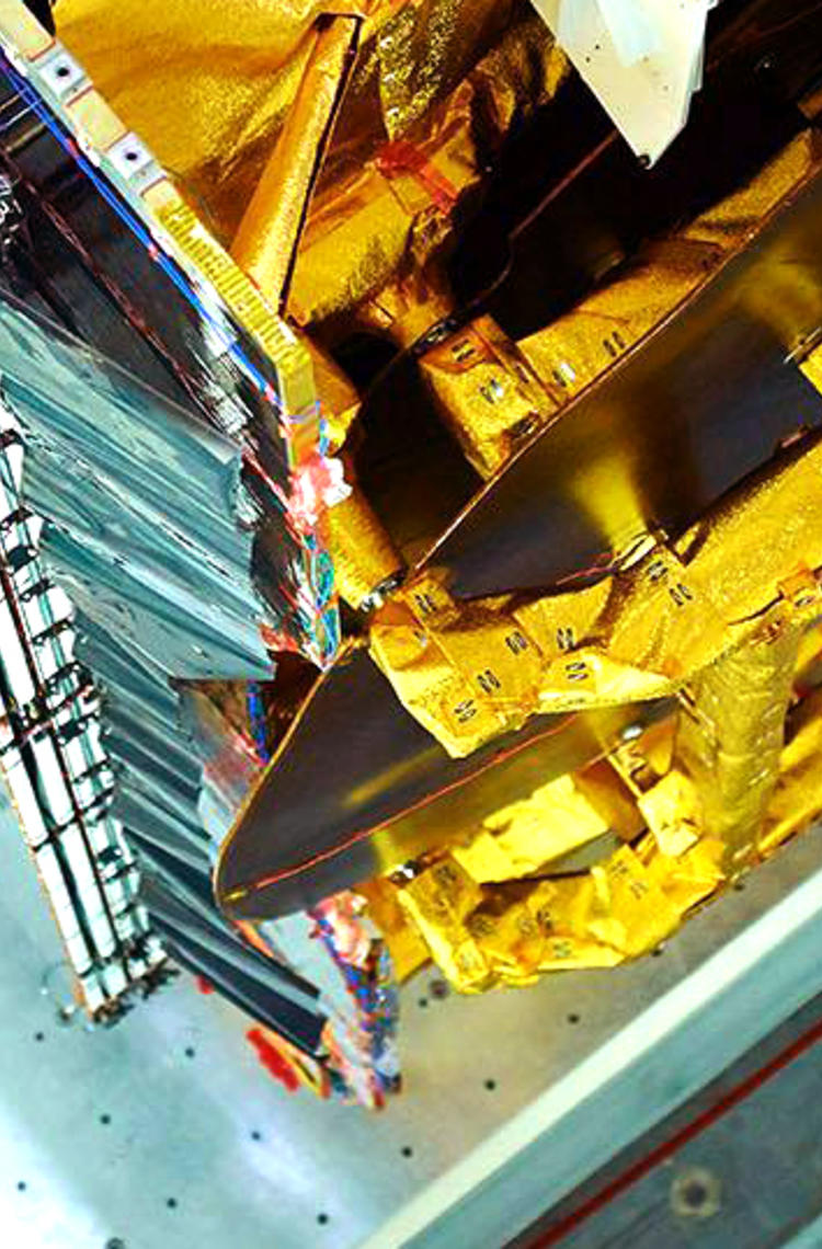 Vibration test satellite clean room Vibration test satellite clean room