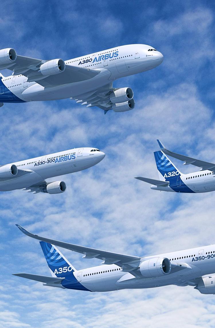 airbus passenger aircraft family A220 A320 A330 A350 A380 airbus passenger aircraft family A220 A320 A330 A350 A380
