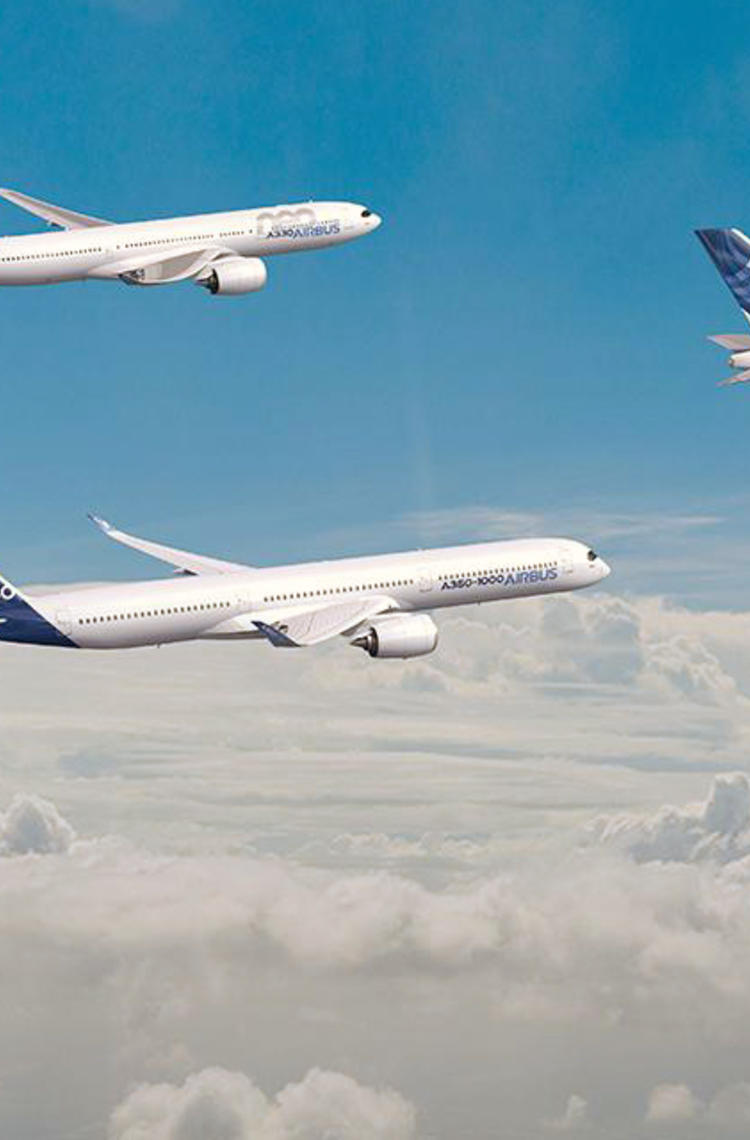 airbus passenger aircraft family A220 A320 A330 A350 A380 airbus passenger aircraft family A220 A320 A330 A350 A380