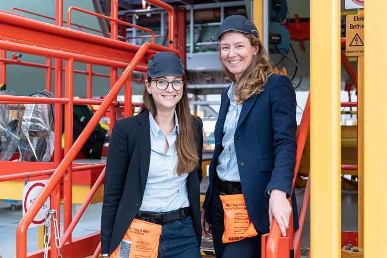 Meet Julia and Sophie Meet Julia and Sophie